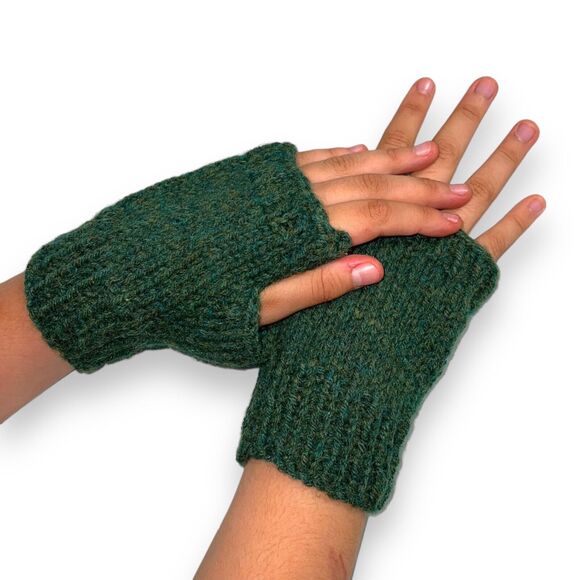 Womens Handcrafted Fingerless Glove Knit Solid Green Lightweight OS - Picture 2 of 8